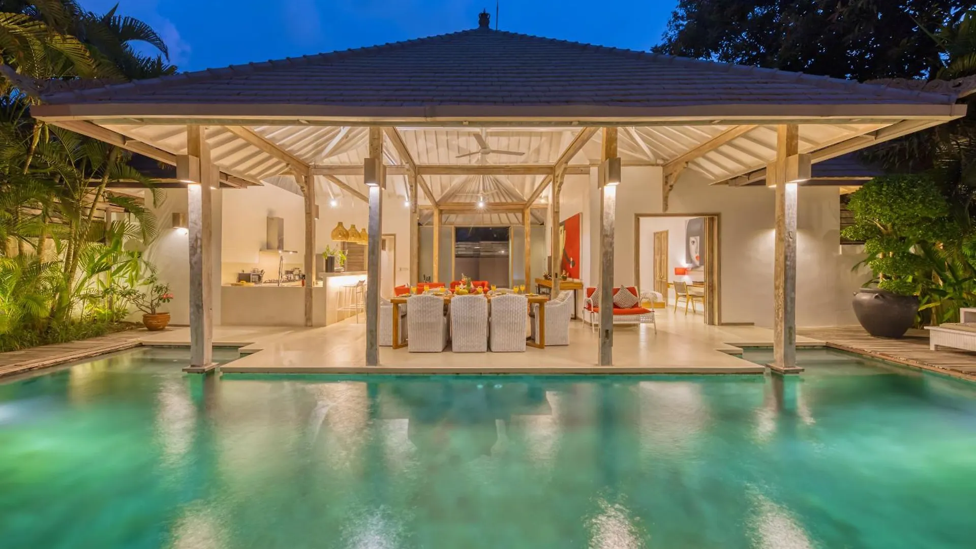 Apartment Promo 4 Bd Spacious Villa In Strategic Location Seminyak